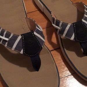 Sperry blue and white flip flops